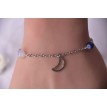 Bracelet Bleu Nuitée en argent 925 avec perles bleues et blanches et pendentif lune scintillante Bracelet Bleu Nuitée en argent 925 avec perles bleues et blanches et pendentif lune scintillante