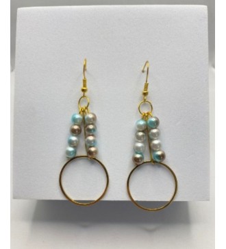 Boucles d'oreilles pendantes dorées avec perles bleu bicolore
