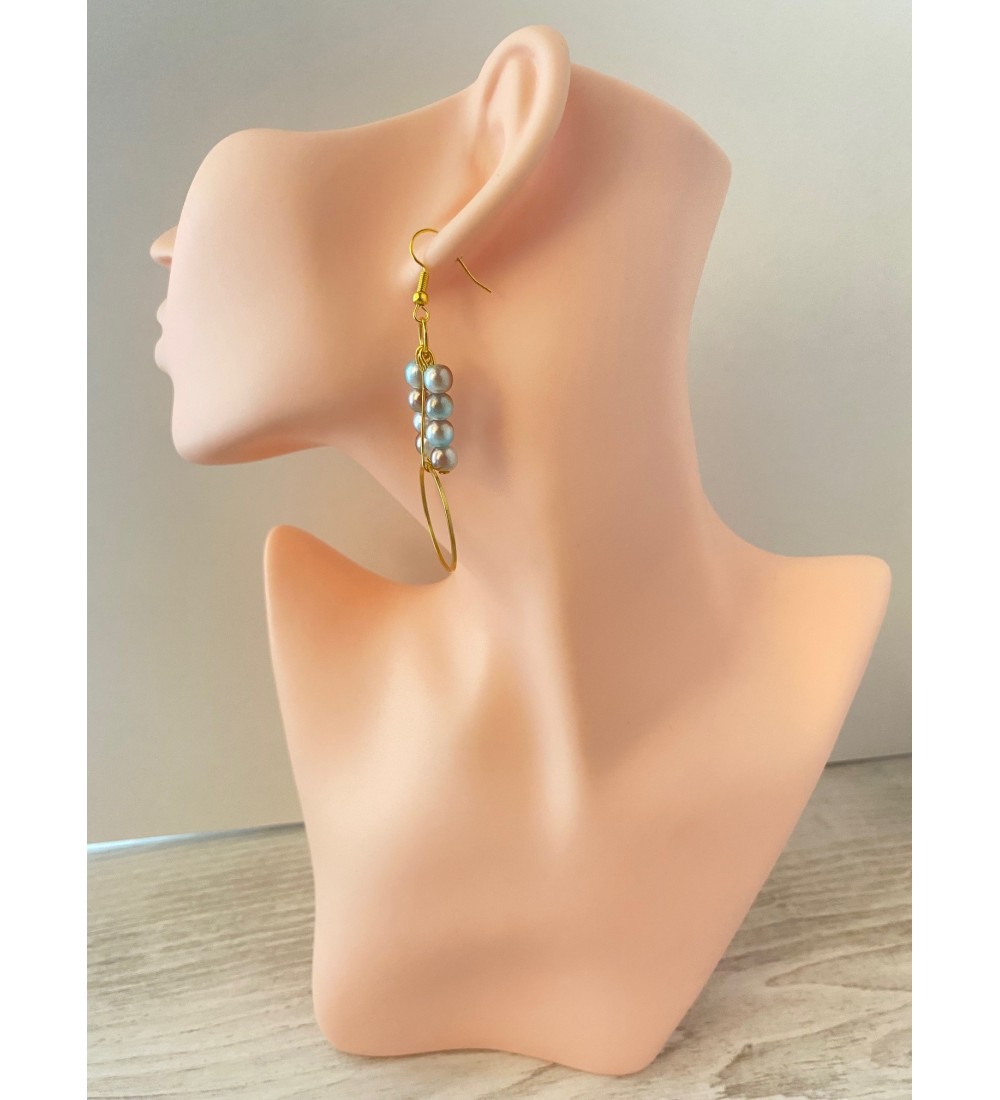 Boucles d'oreilles pendantes dorées avec perles bleu bicolore