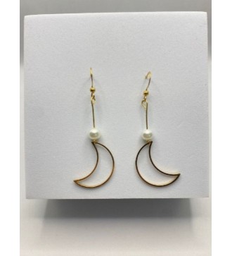 Créoles dorées avec perle blanche et pendentif lune dorée