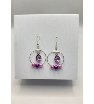 Créoles argentées avec perles rose et violette , élégantes