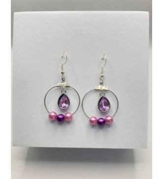 Créoles argentées avec perles rose et violette , élégantes