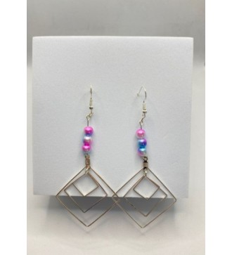Boucles d'oreilles pendantes argentées avec perles colorées