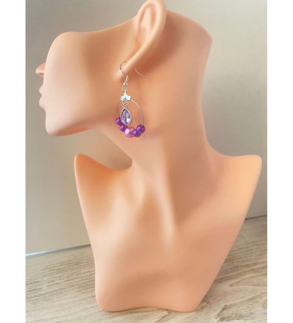 Boucles d'oreilles créoles argentées avec perles violettes