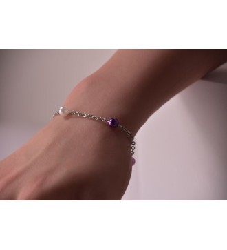Bracelet en acier argenté avec perles violettes et roses