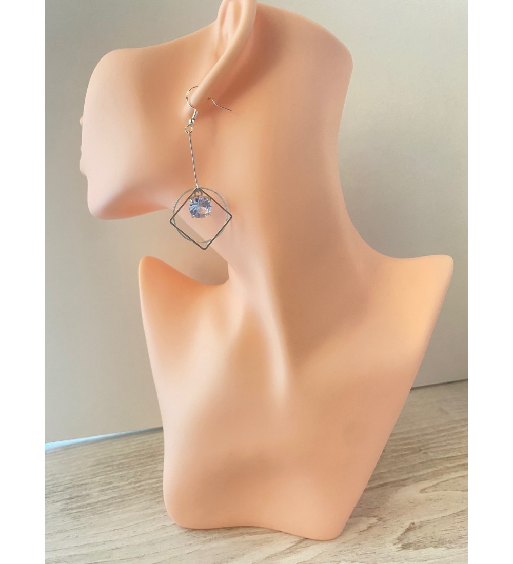Boucles d'oreilles pendantes argentées avec effet diamant