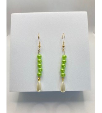 Boucles d'oreilles pendantes dorées avec perles vertes pommes