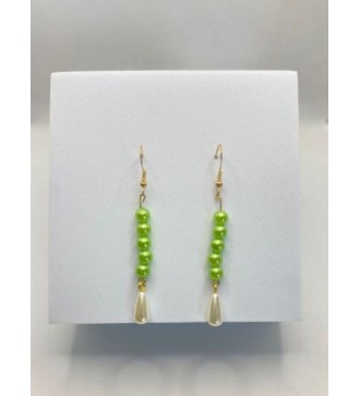 Boucles d'oreilles pendantes dorées avec perles vertes pommes