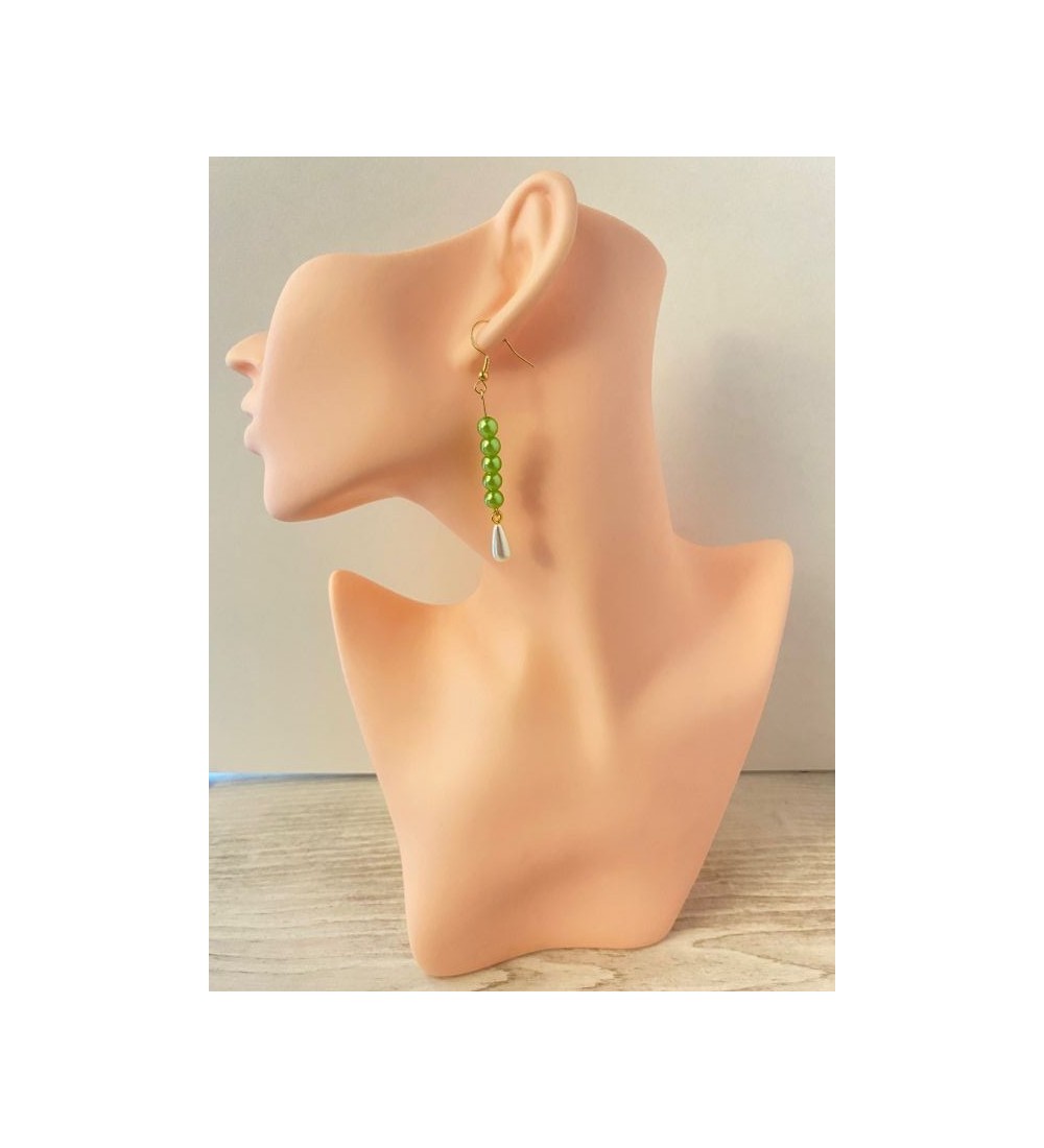 Boucles d'oreilles pendantes dorées avec perles vertes pommes
