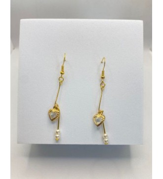 Boucles d'oreilles pendantes dorées avec coeur et perles blanches