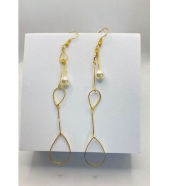 Boucles d'oreilles pendantes dorées avec perle blanche