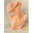 Douceur Élégante – Boucles d’oreilles pendantes perle blanche en acier inoxydable doré Douceur Élégante – Boucles d’oreilles pendantes perle blanche en acier inoxydable doré