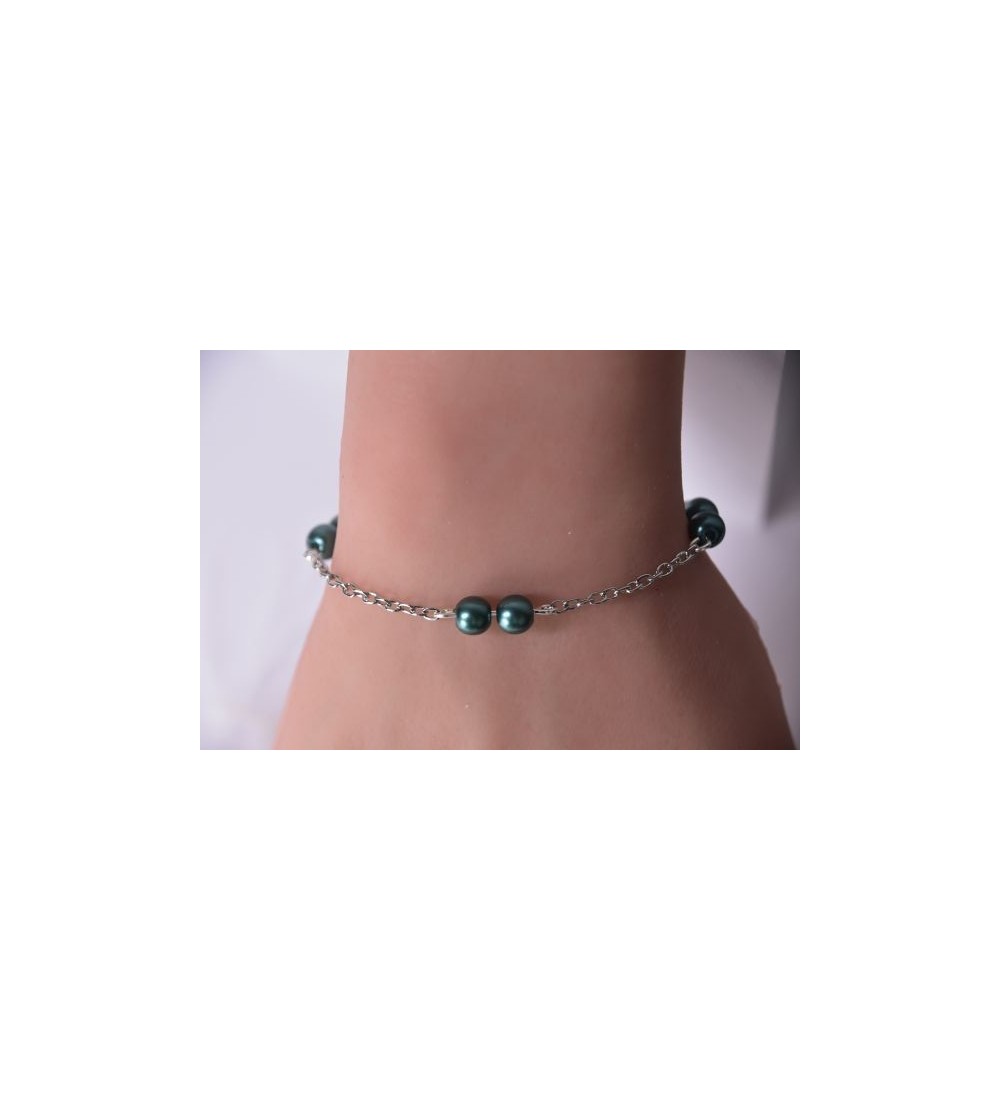 Bracelet argenté en acier avec perle vert sapin brillantes