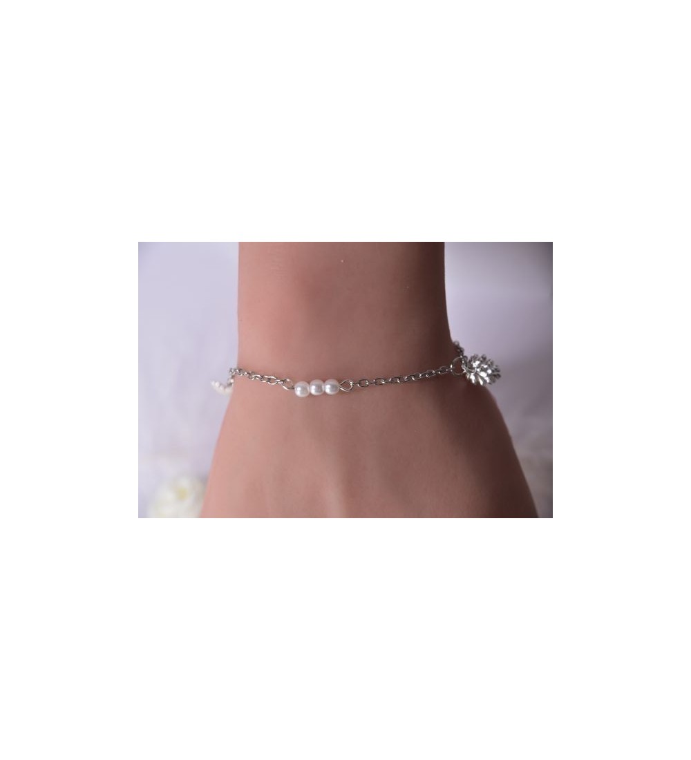Bracelet argenté avec perles , feuilles et pomme de pin