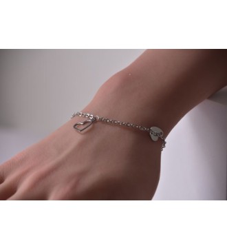 Bracelet argenté avec trois pendentifs cœur élégants
