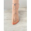 Fond Marin – Bijou de pied avec pierre bleue et breloques en perles pour un style estival élégant Fond Marin – Bijou de pied avec pierre bleue et breloques en perles pour un style estival élégant