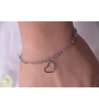 Bracelet argenté avec trois pendentifs cœur élégants