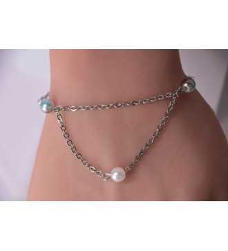Bracelet double chaîne argentée avec perles colorées élégantes