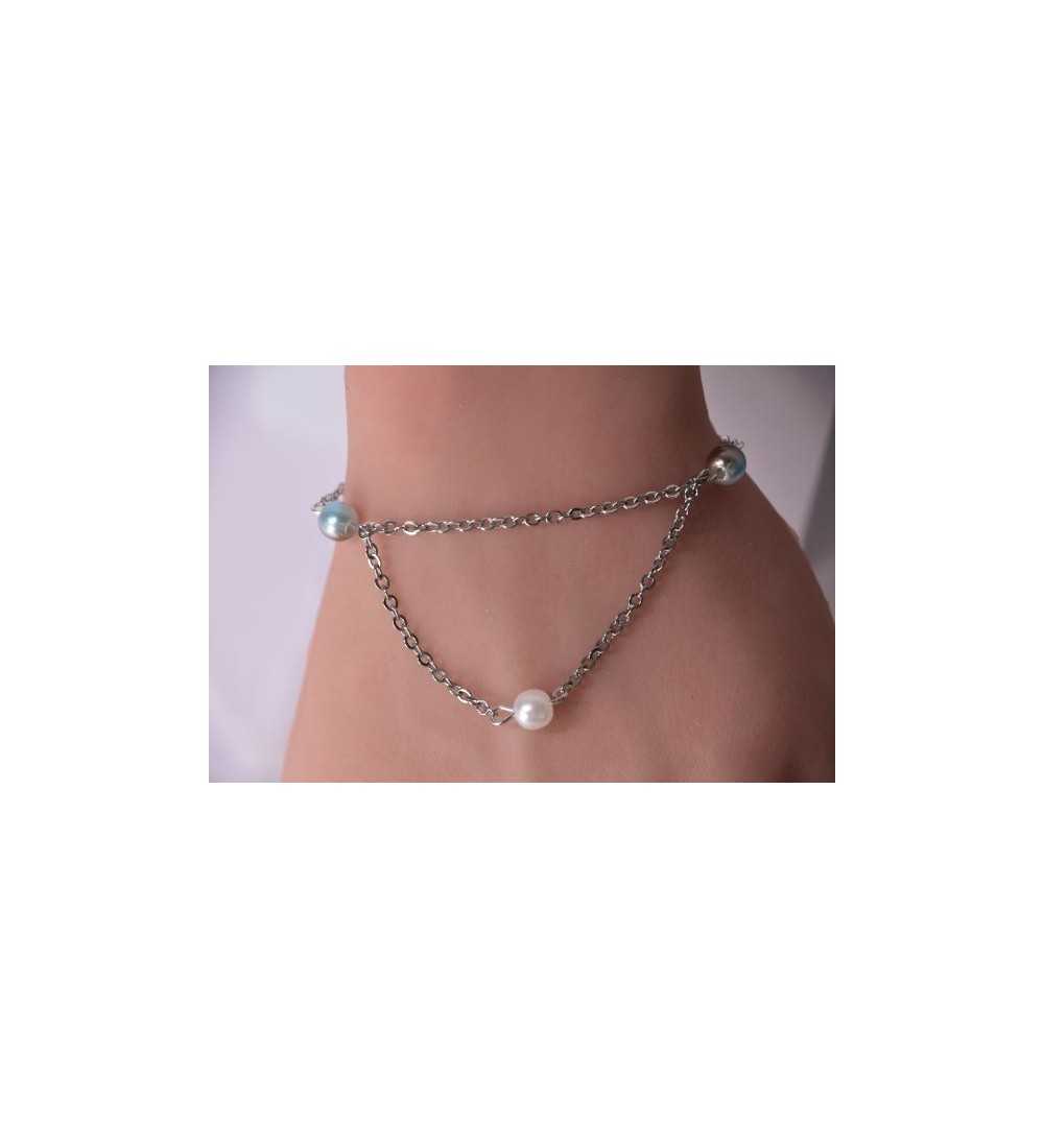 Bracelet double chaîne argentée avec perles colorées élégantes