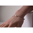 Bracelet Neptune en argent 925 avec perles blanches et bleutées – Élégance marine et intemporelle Bracelet Neptune en argent 925 avec perles blanches et bleutées – Élégance marine et intemporelle