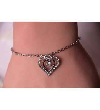 Bracelet argenté avec pendentif cœur en strass