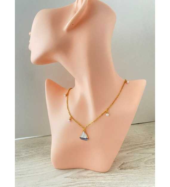 Nautique – Collier avec pendentif voilier et breloque perle
