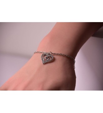 Bracelet argenté avec pendentif cœur en strass
