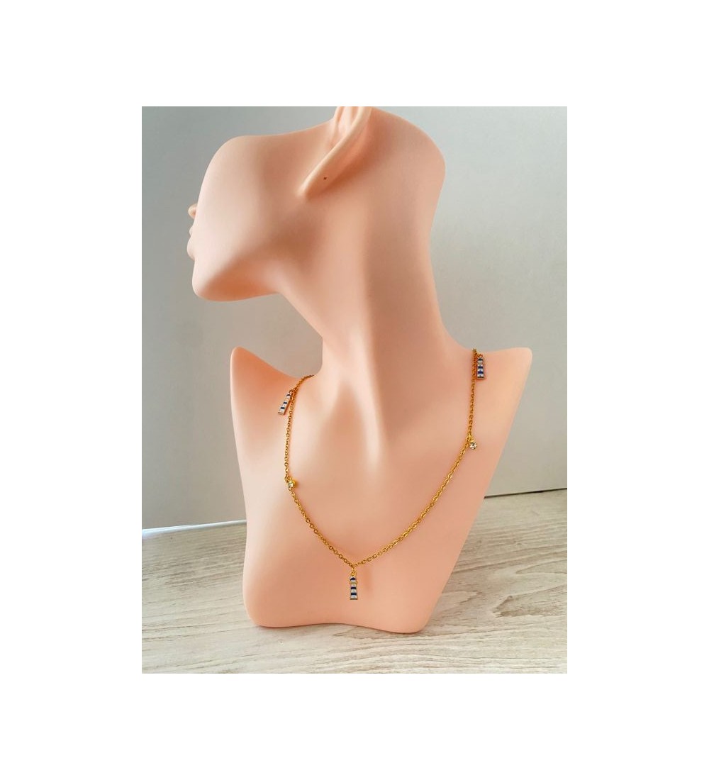 Collier or 24K avec pendentif phare et breloques strass