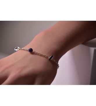 Bracelet argenté avec perles bleu nuit et strass élégants