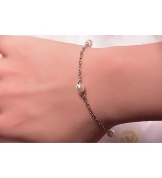 Bracelet argenté en acier avec perles blanches élégantes