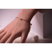 Bracelet Pure en argent 925 avec quatre perles blanches – Élégance minimaliste et durable