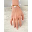 Fleur Élégante – Bracelet fin en acier inoxydable plaqué or 24 K avec pendentif fleur blanche Fleur Élégante – Bracelet fin en acier inoxydable plaqué or 24 K avec pendentif fleur blanche