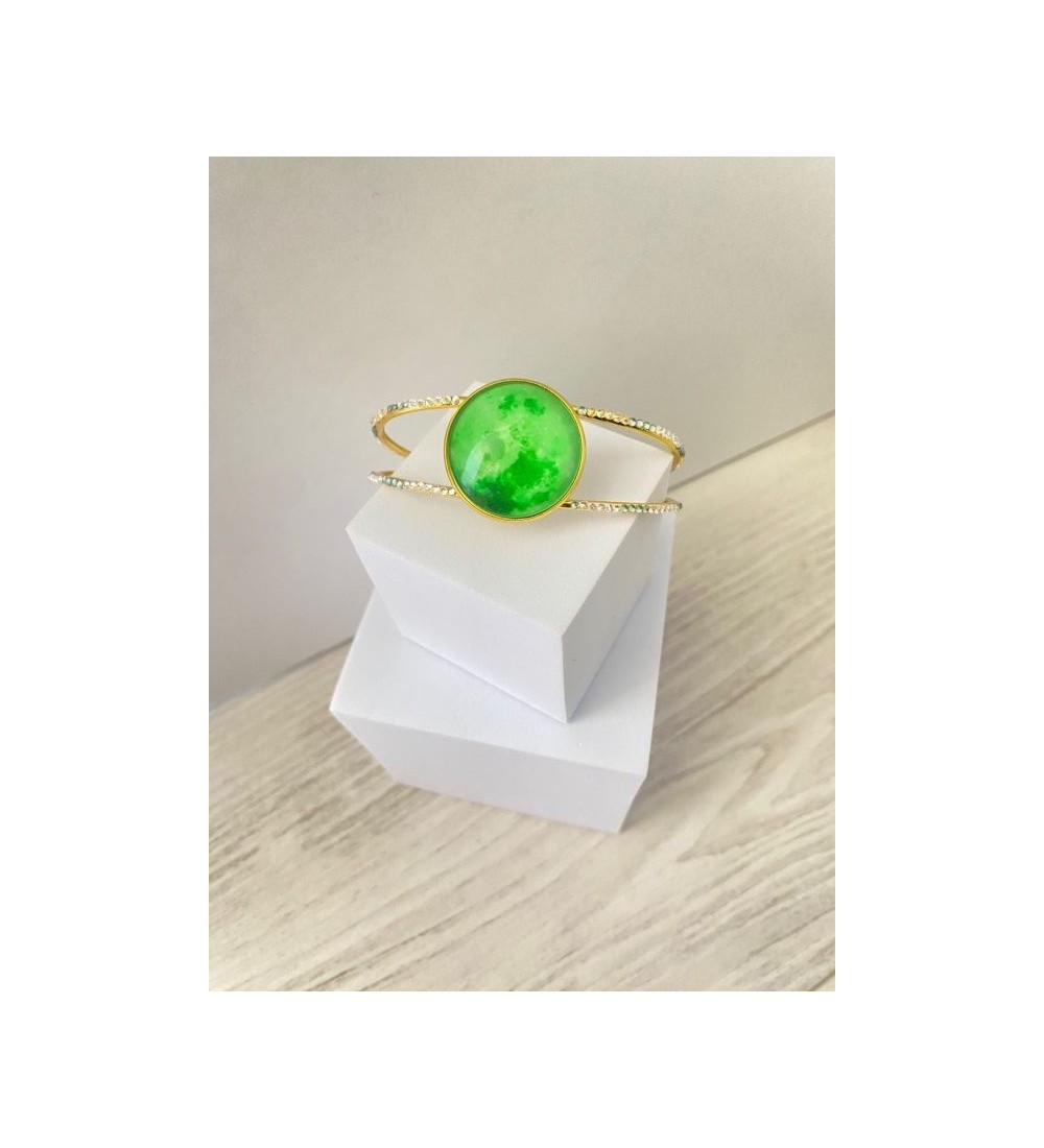 Bracelet Jonc ajustable or 24K avec pendentif en verre vert