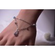Bracelet Chaînes Liées en argent 925 avec perles bleutées, pendentif goutte et strass scintillants Bracelet Chaînes Liées en argent 925 avec perles bleutées, pendentif goutte et strass scintillants
