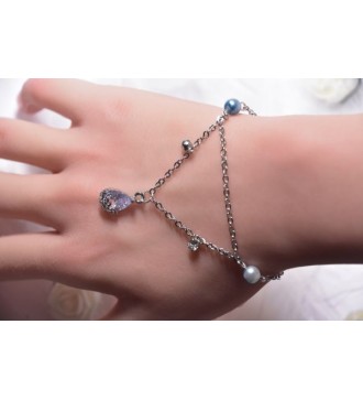 Bracelet double chaîne argenté avec perles et pendentif élégant
