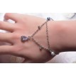 Bracelet Chaînes Liées en argent 925 avec perles bleutées, pendentif goutte et strass scintillants Bracelet Chaînes Liées en argent 925 avec perles bleutées, pendentif goutte et strass scintillants