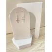 Boucles d’oreilles pendantes en argent 925 avec pendentif Croix Élégante et finition brillante Boucles d’oreilles pendantes en argent 925 avec pendentif Croix Élégante et finition brillante