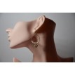 Essence de Câlin – Boucles d’oreilles pendantes en acier inoxydable plaqué or 24K perles nacrées  Essence de Câlin – Boucles d’oreilles pendantes en acier inoxydable plaqué or 24K perles nacrées