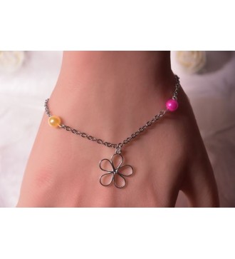 Bracelet argenté avec perles colorées et pendentif fleur