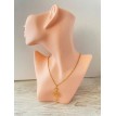 Double Soleil – Collier plaqué or 24 K avec pendentifs doubles soleil et main de Fatma protectrice 