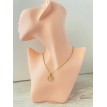 Éclat Scintillant – Collier plaqué or 24 K avec pendentif rond orné de strass et croix élégante Éclat Scintillant – Collier plaqué or 24 K avec pendentif rond orné de strass et croix élégante