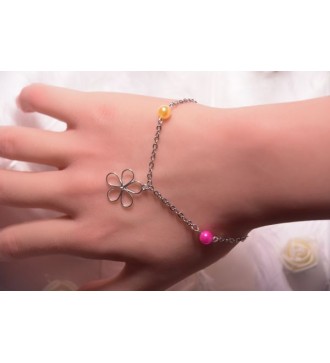 Bracelet argenté avec perles colorées et pendentif fleur