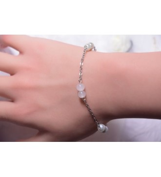 Bracelet argenté avec perles blanches et platine élégant