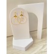 Protection – Boucles d’oreilles créoles plaqué or 24 K avec pendentif croix en strass scintillants Protection – Boucles d’oreilles créoles plaqué or 24 K avec pendentif croix en strass scintillants