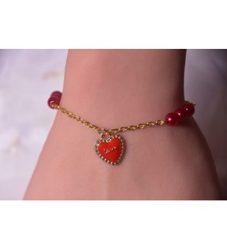 Bracelet doré avec perles rouges et pendentif "Love"