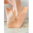 Protection Fatma – Collier plaqué or 24 K avec pendentifs lune, soleil et main de Fatma Protection Fatma – Collier plaqué or 24 K avec pendentifs lune, soleil et main de Fatma