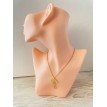 Protection Fatma – Collier plaqué or 24 K avec pendentifs lune, soleil et main de Fatma Protection Fatma – Collier plaqué or 24 K avec pendentifs lune, soleil et main de Fatma