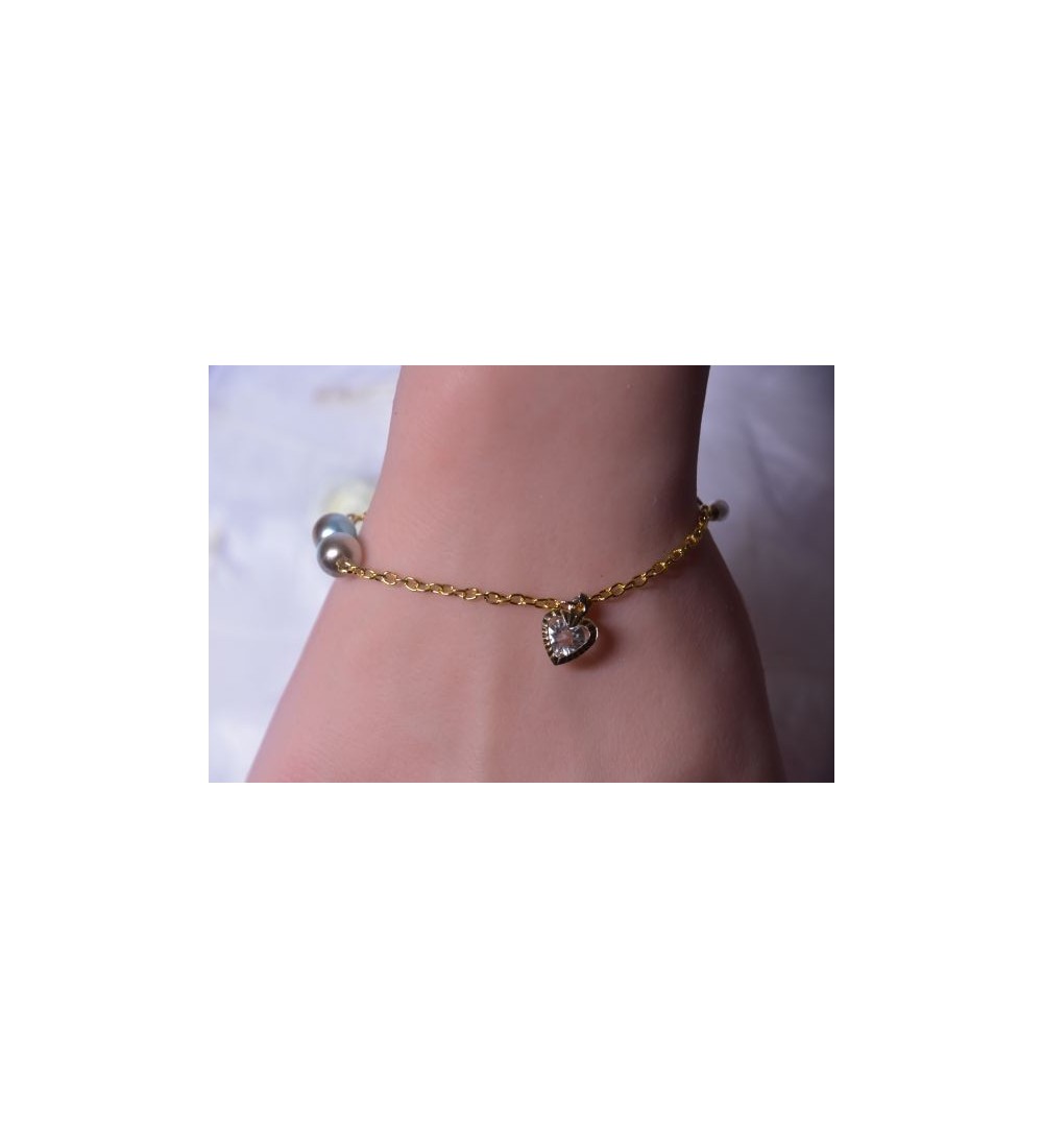 Bracelet doré avec pendentif cœur et perles élégantes