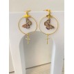 Signe du Papillon – Boucles d’oreilles créoles plaqué or 24 K avec pendentif papillon  Signe du Papillon – Boucles d’oreilles créoles plaqué or 24 K avec pendentif papillon