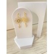 Soleil Doré – Boucles d’oreilles pendantes plaqué or 24 K avec pendentif soleil et main de Fatma  Soleil Doré – Boucles d’oreilles pendantes plaqué or 24 K avec pendentif soleil et main de Fatma